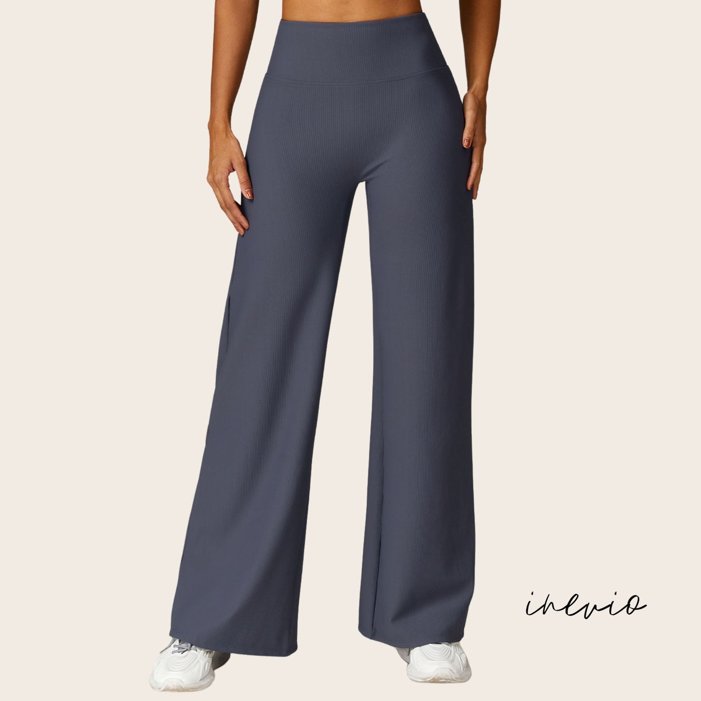 Lize | Geribde broek met wijde pijpen